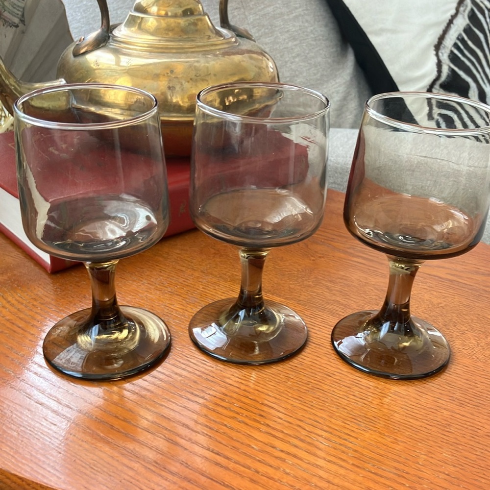 vintage LIBBY 5” WINE GLASSES  SMOKED BROWN/BLACK STEMMED PEDESTAL